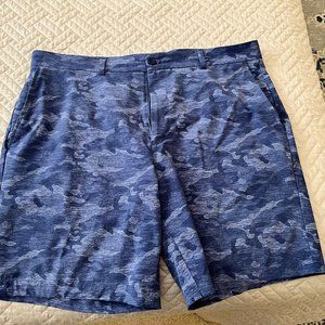 Vineyard Vine's Men's Breaker Short Size 38